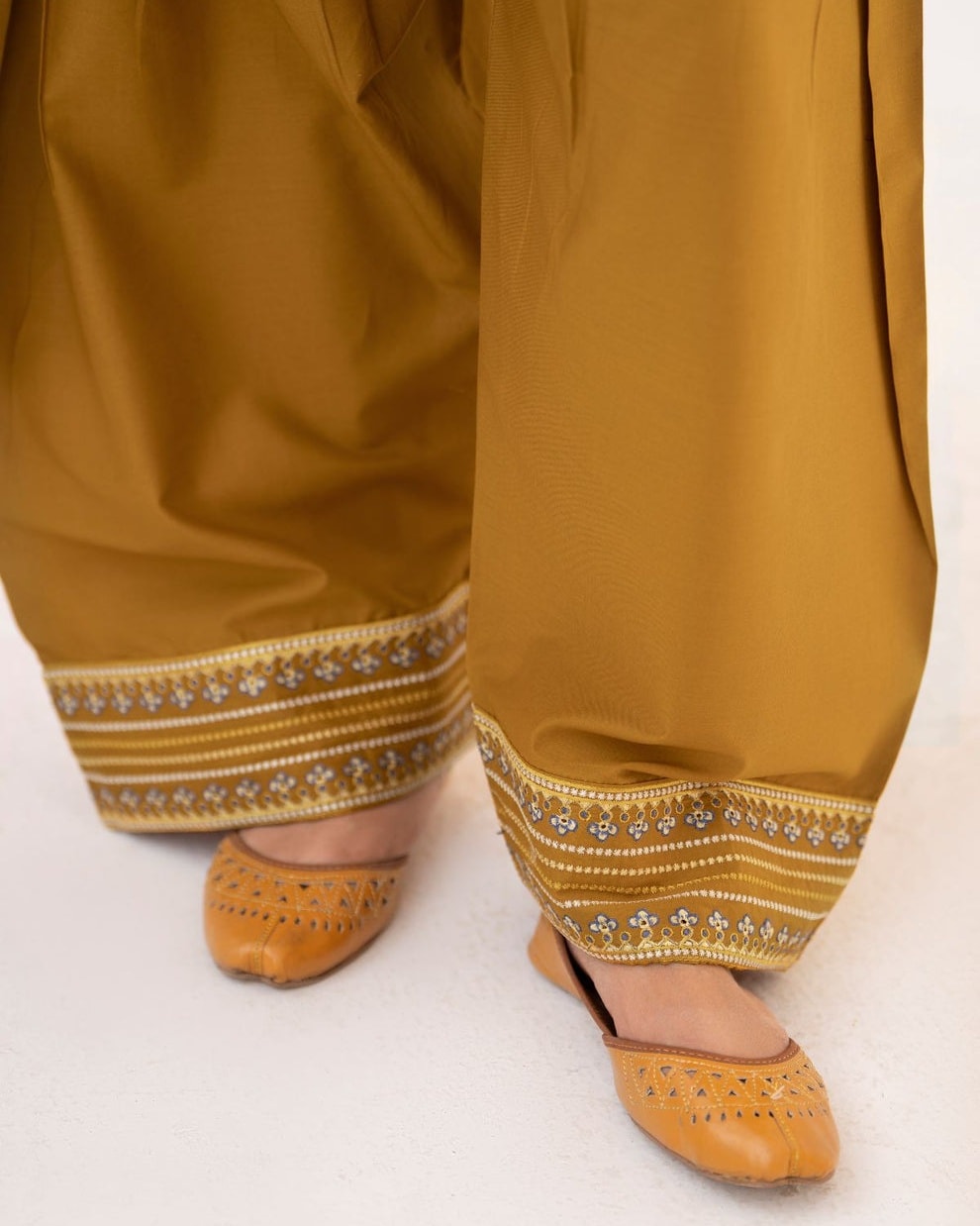 Mehreen 3PC EMBROIDRED