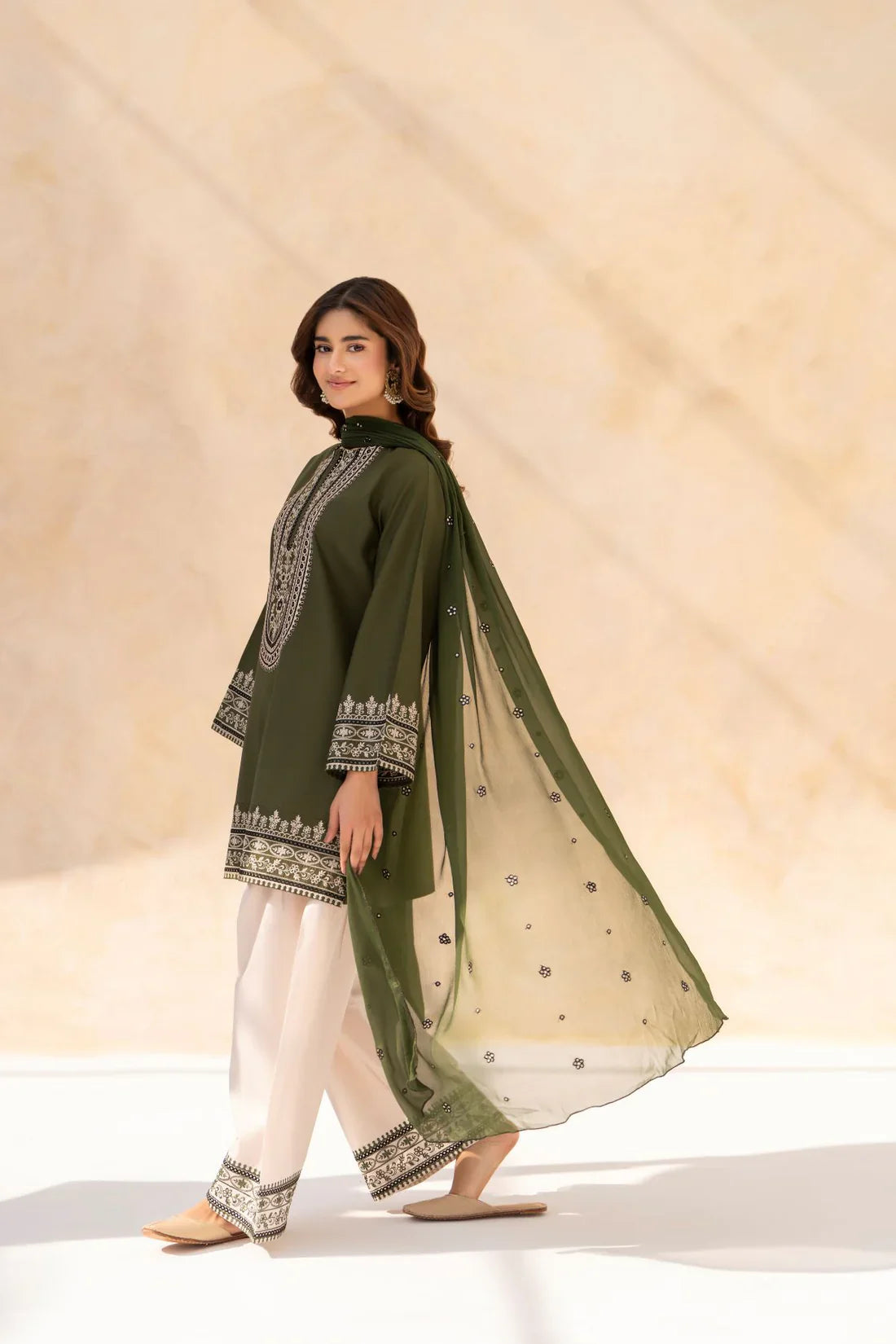 Hoorain 3 piece EMBROIDRED