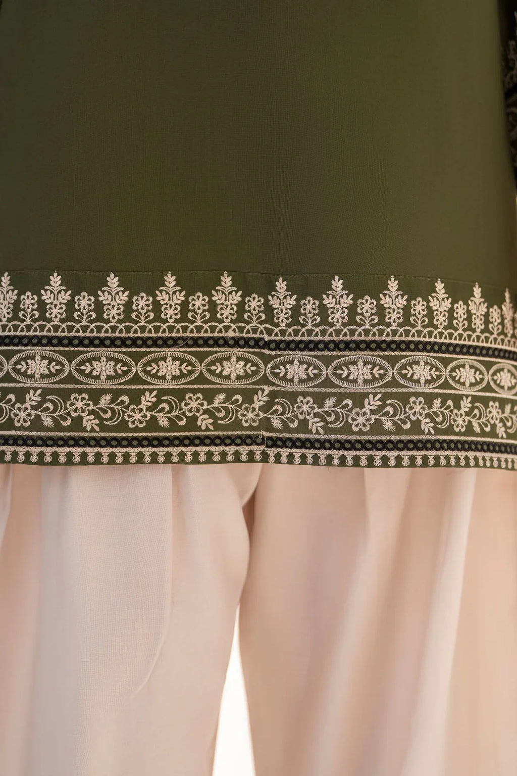 Hoorain 3 piece EMBROIDRED