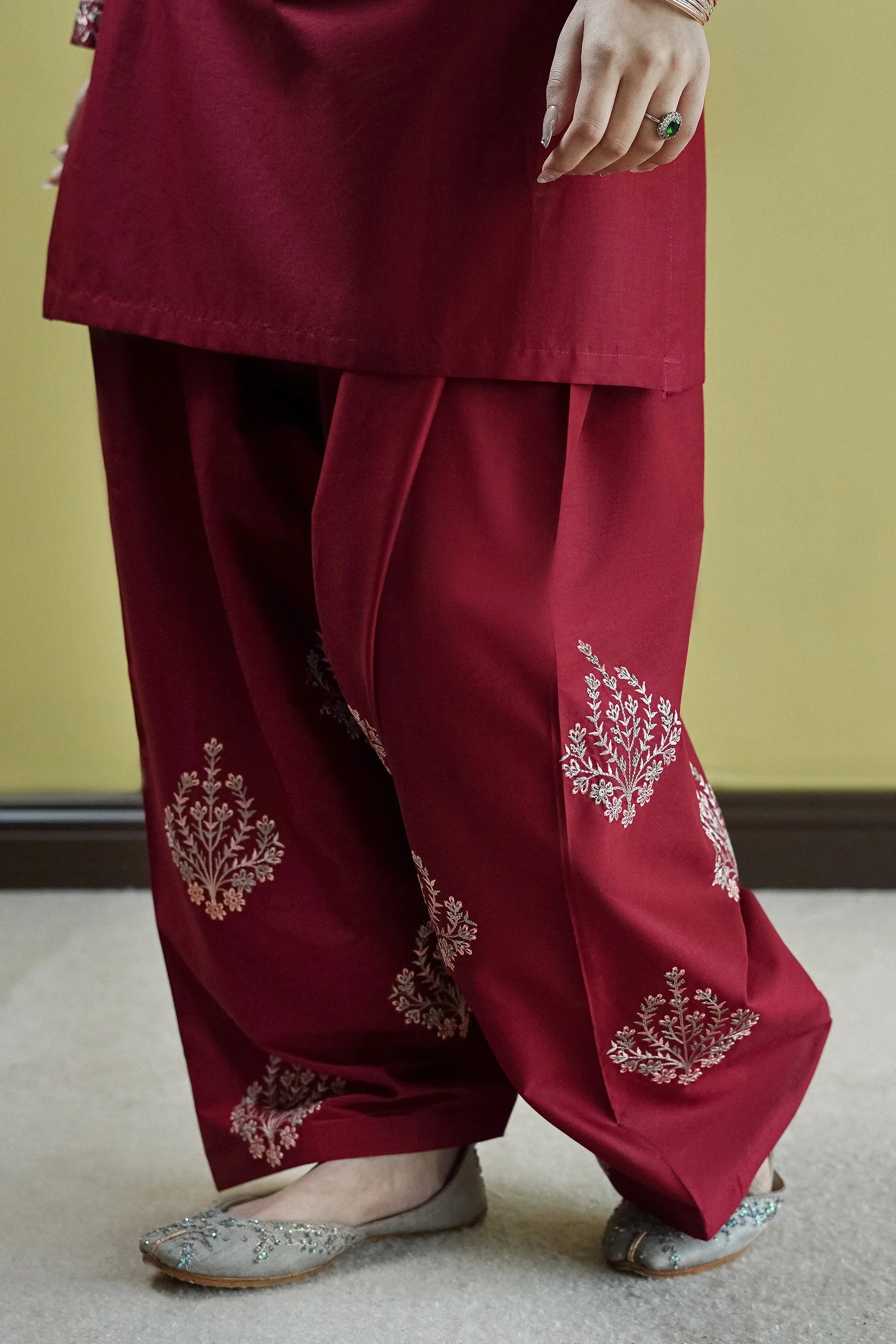 Gulnaar 2pc embroidered