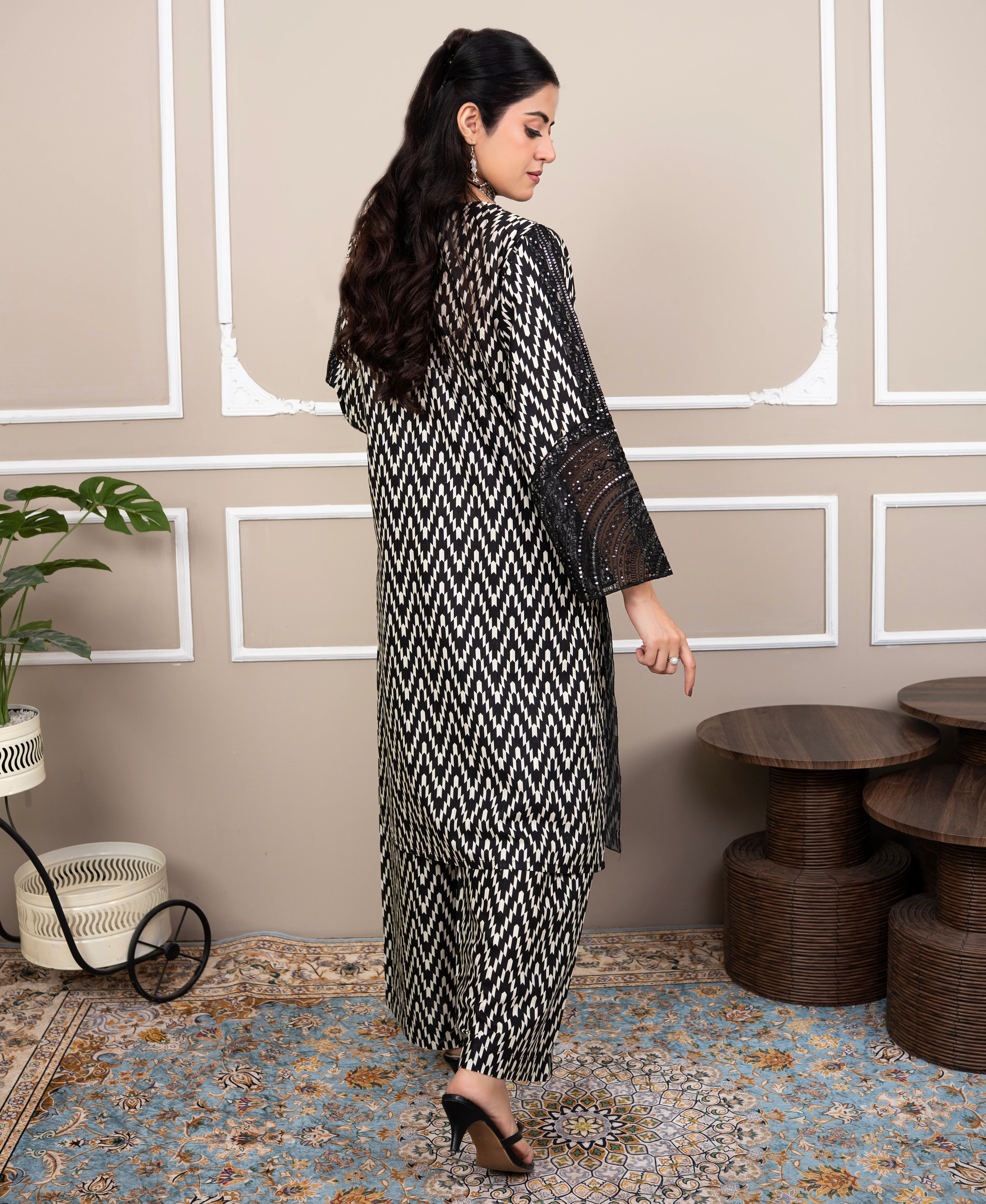 Noir Ivory 3PC With Free Hand Bag