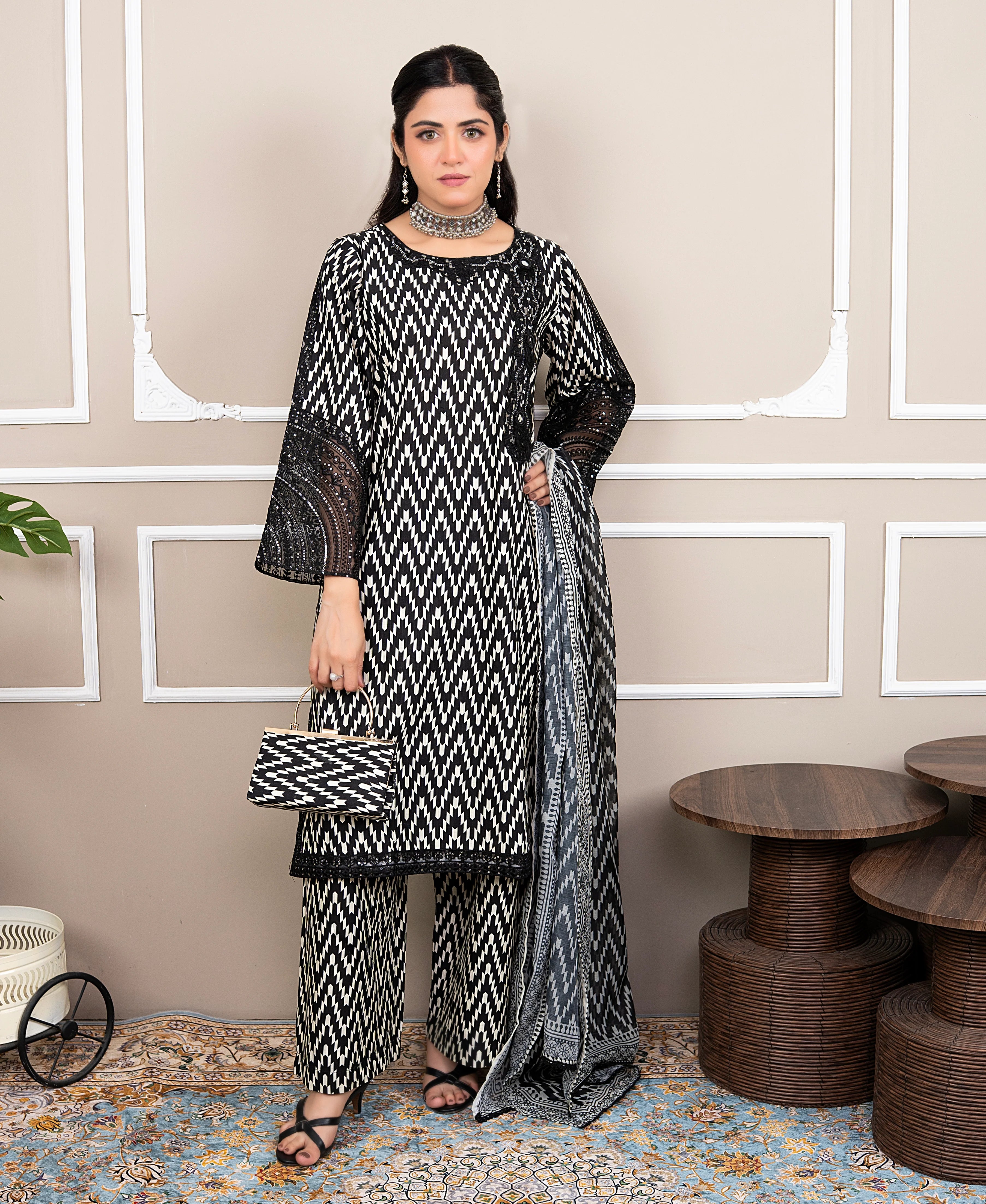 Noir Ivory 3PC With Free Hand Bag