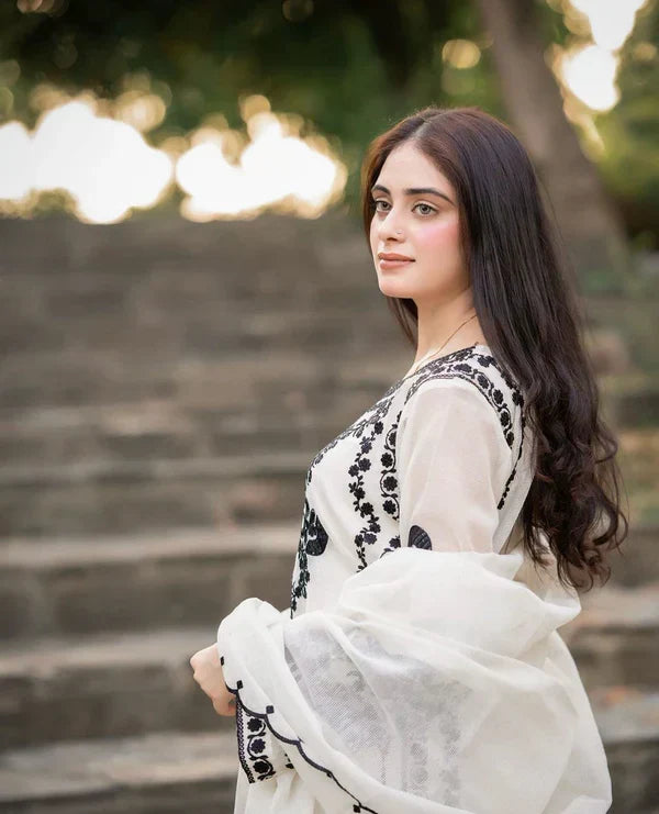 Noor-e-Zeest – Black & White-3PCs